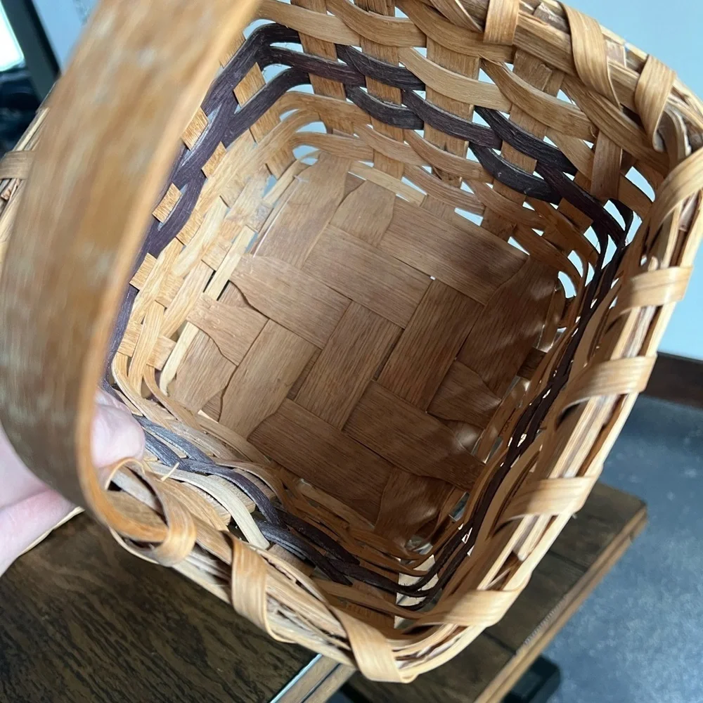 Vintage Hand Woven‎ White Oak Cherokee Gathering Davis Basket Walnut/Bloodroot